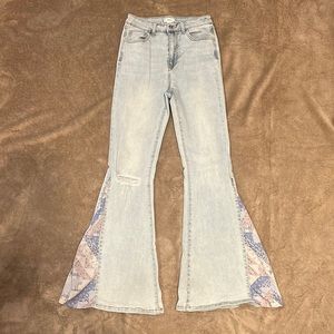 Forever 21 flare leg jeans high waisted w pockets